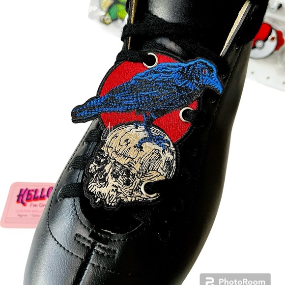 Raven skull shoe charm patch for roller skates and boots    Gothic shoe charms - Picture 1 of 9